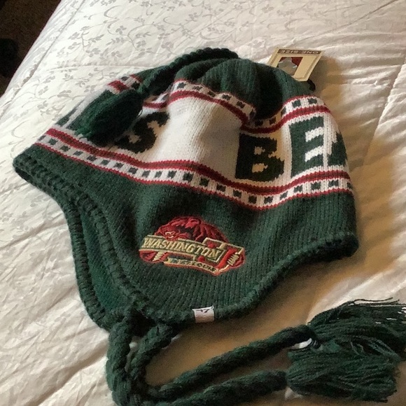 47 Other - HAT 47 brand men’s winter hat 🐻 bears NWT green red